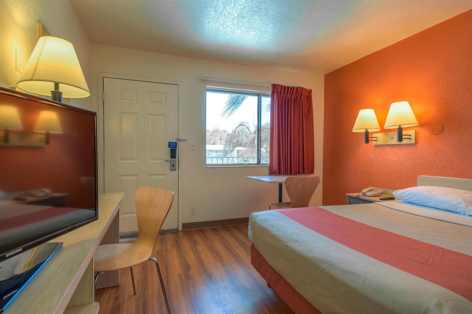 Motel 6-Jurupa Valley, Ca - Riverside West Buitenkant foto