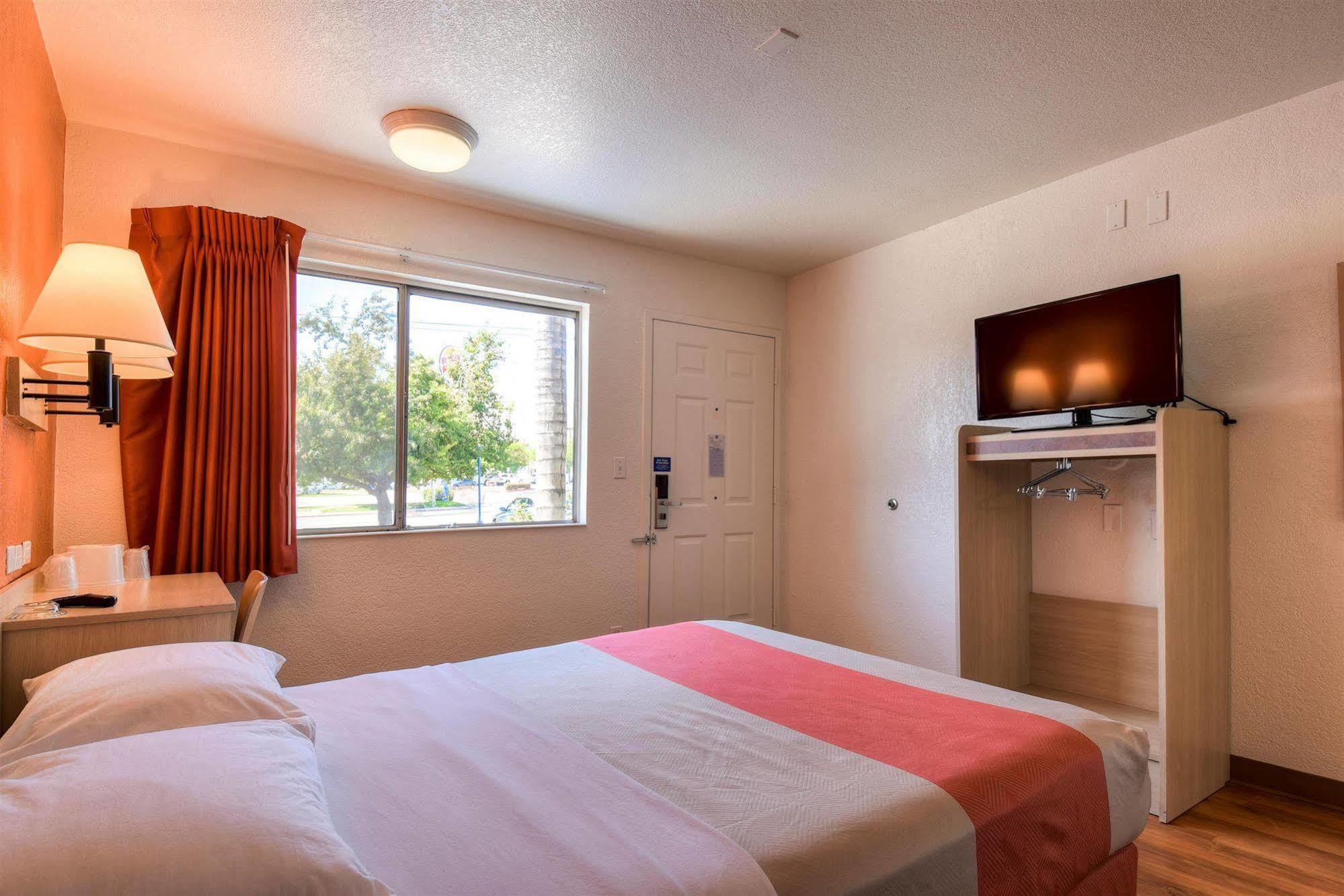 Motel 6-Jurupa Valley, Ca - Riverside West Buitenkant foto